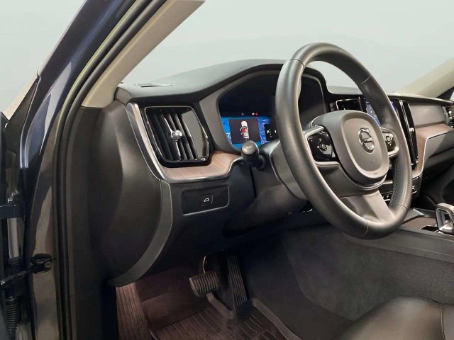 Used 2023 Volvo XC60 B5 Plus w/ Climate Package AWD/4WD image 18