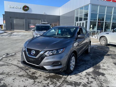 Used 2020 Nissan Rogue Sport S image 3