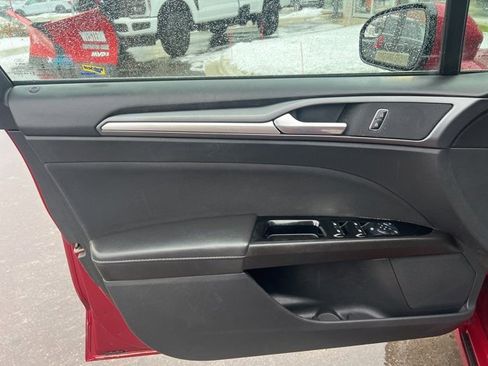 Used 2015 Ford Fusion SE image 19