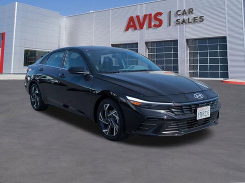 Used 2025 Hyundai Elantra SEL FWD image 3