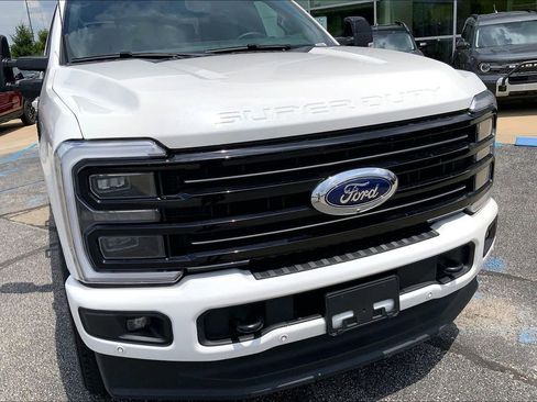 Used 2025 Ford F350 Platinum w/ FX4 Off-Road Package AWD/4WD image 4