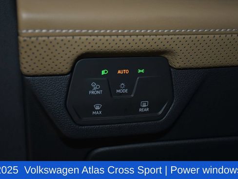 Used 2025 Volkswagen Atlas Cross Sport SE FWD image 10