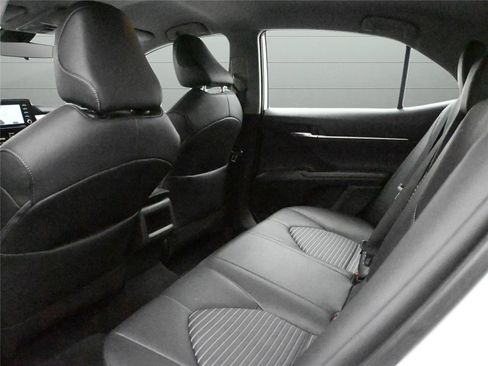 Used 2023 Toyota Camry SE image 11