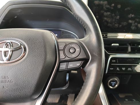 Used 2023 Toyota Venza XLE AWD/4WD image 13