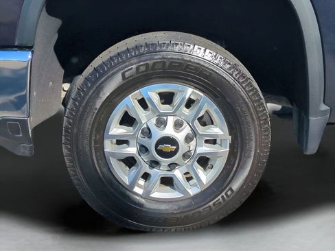 Used 2024 Chevrolet Silverado 2500 LT image 11