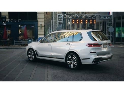 Used 2026 BMW X7 xDrive40i w/ M Sport Package image 2