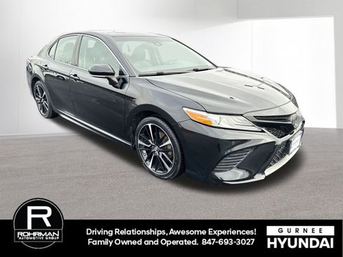 Used 2018 Toyota Camry XSE image 2