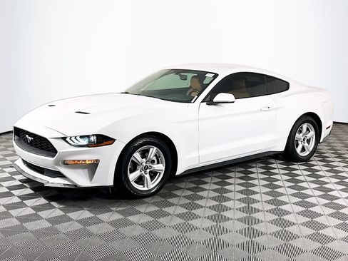 Used 2018 Ford Mustang Coupe image 4