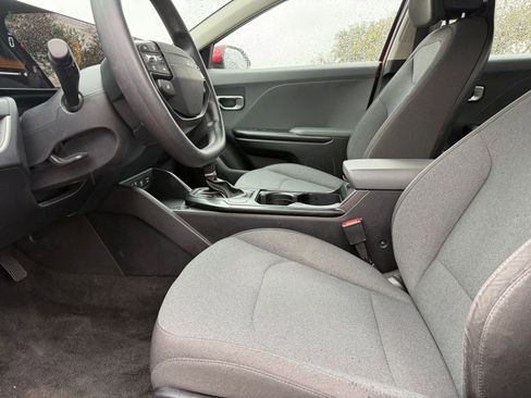 Used 2025 Kia K4 LXS image 28