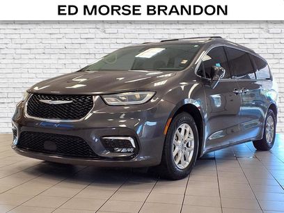 Used 2021 Chrysler Pacifica Touring-L w/ Uconnect Theater Family Group