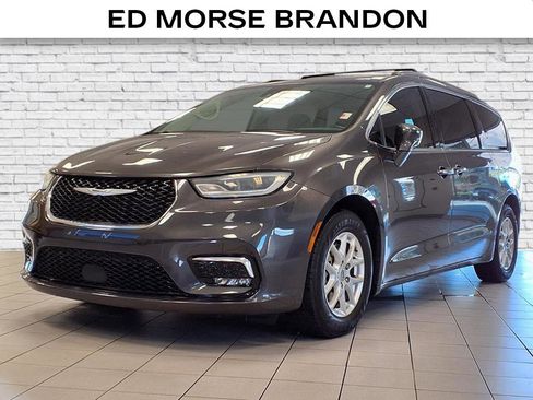 Used 2021 Chrysler Pacifica Touring-L w/ Uconnect Theater Family Group image 1