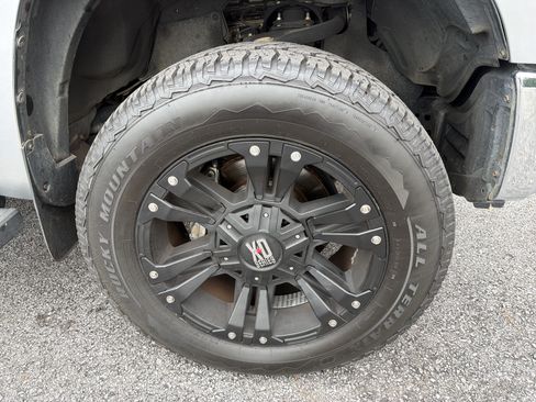 Used 2017 Toyota Tundra SR5 w/ SR5 Upgrade Package RWD image 8