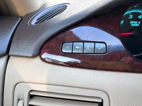 Used 2011 Buick Lucerne CX FWD image 38