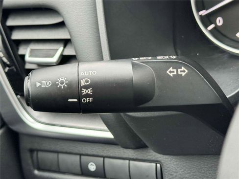 Certified 2022 Nissan Rogue SV image 28