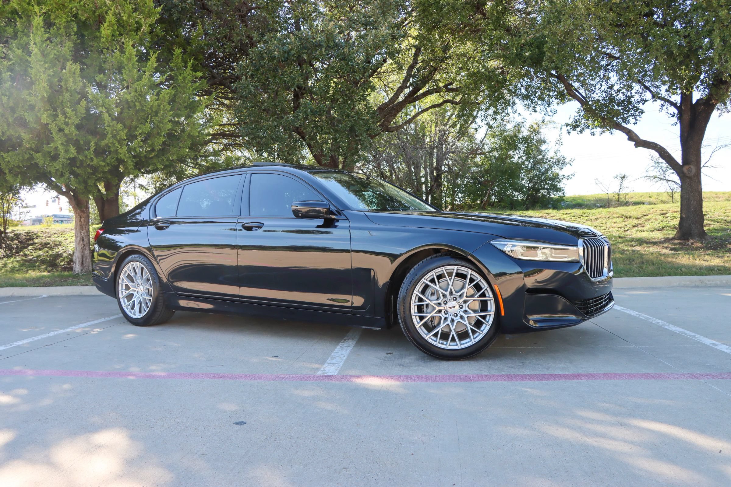 Used 2020 BMW 740i w/ Premium Package RWD image 1