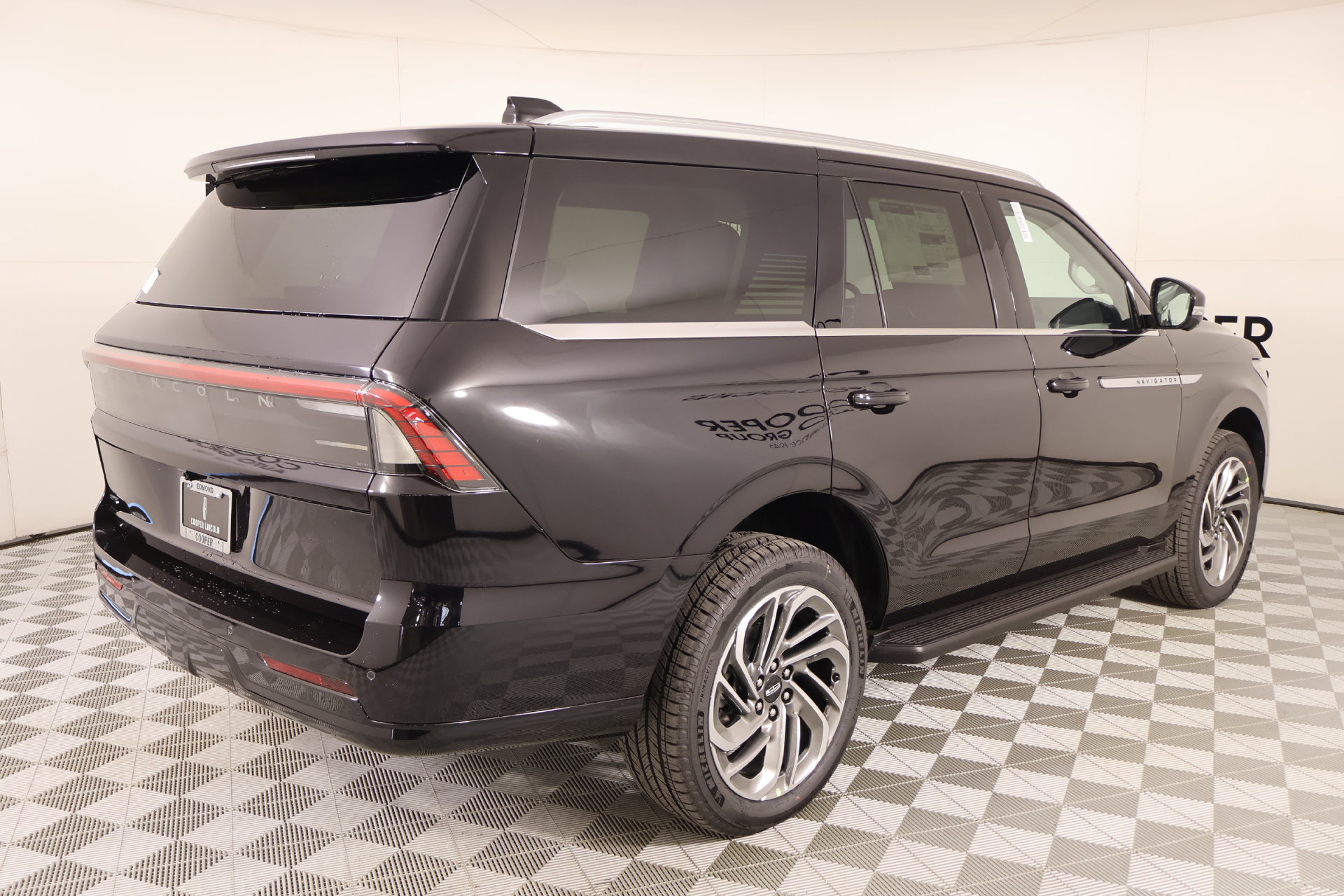 New 2026 Lincoln Navigator Premiere AWD/4WD image 21