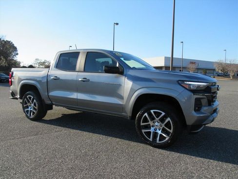 Used 2023 Chevrolet Colorado Z71 w/ Z71 Convenience Package 2 image 2