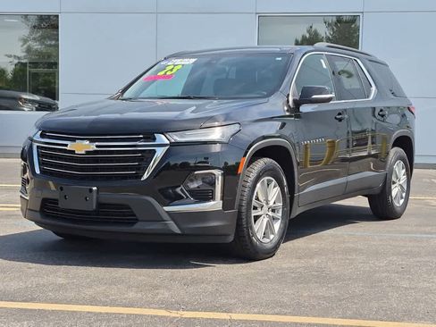 Used 2023 Chevrolet Traverse LT FWD image 1