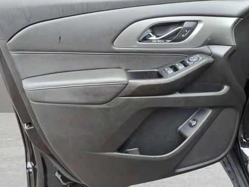Used 2023 Chevrolet Traverse LT FWD image 16