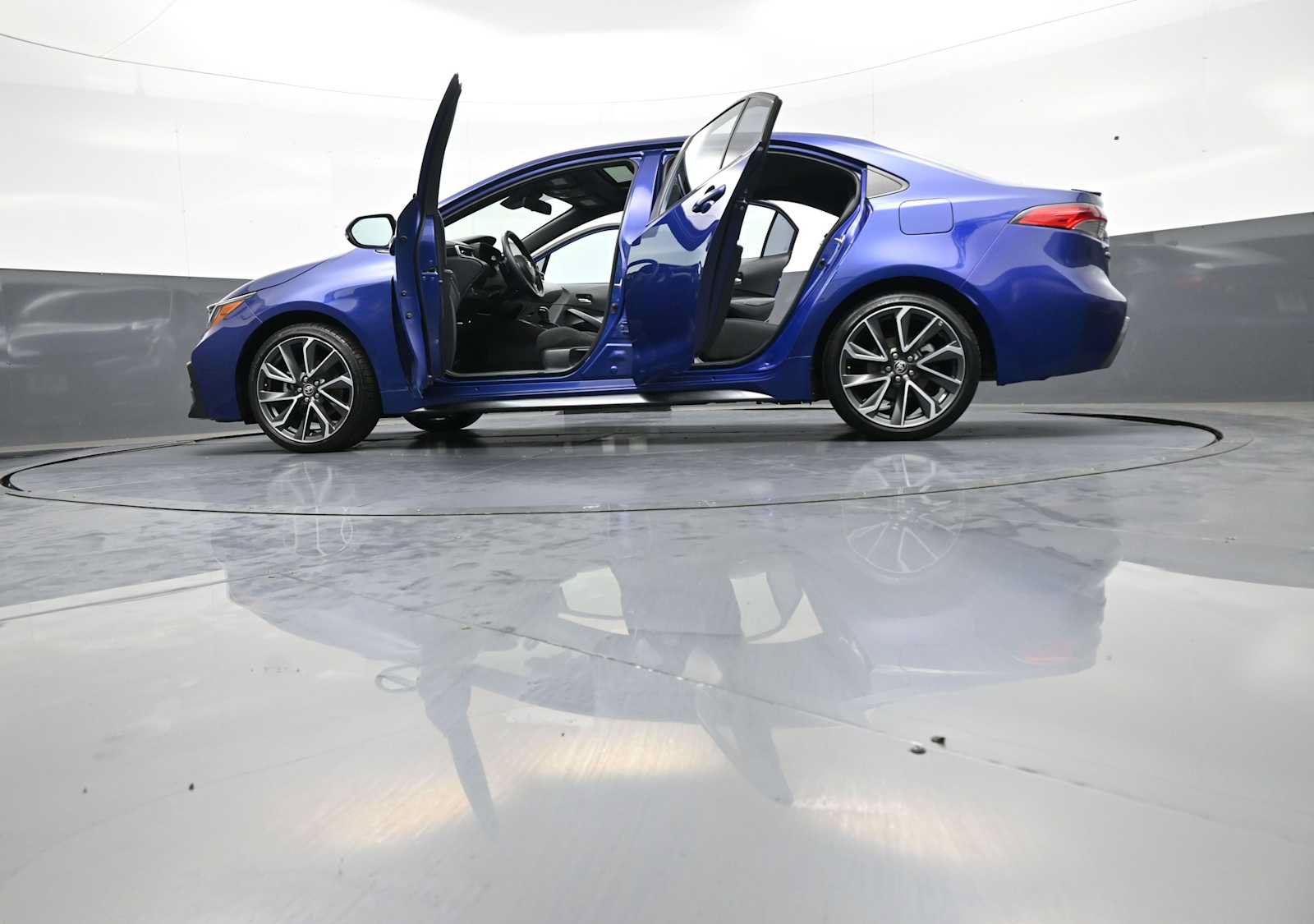 Used 2022 Toyota Corolla SE w/ SE Premium Package FWD image 48