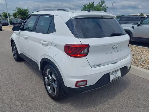 Certified 2025 Hyundai Venue SEL FWD image 7
