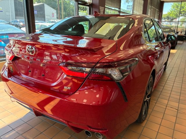 Used 2024 Toyota Camry SE FWD image 9