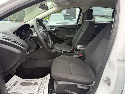 Used 2018 Ford Focus SE FWD image 3