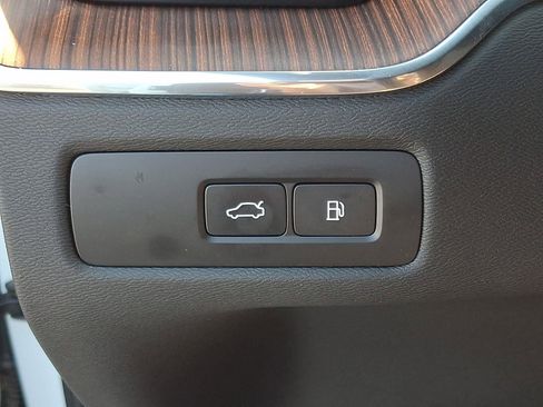 Certified 2025 Volvo XC60 T8 Plus w/ Climate Package AWD/4WD image 25