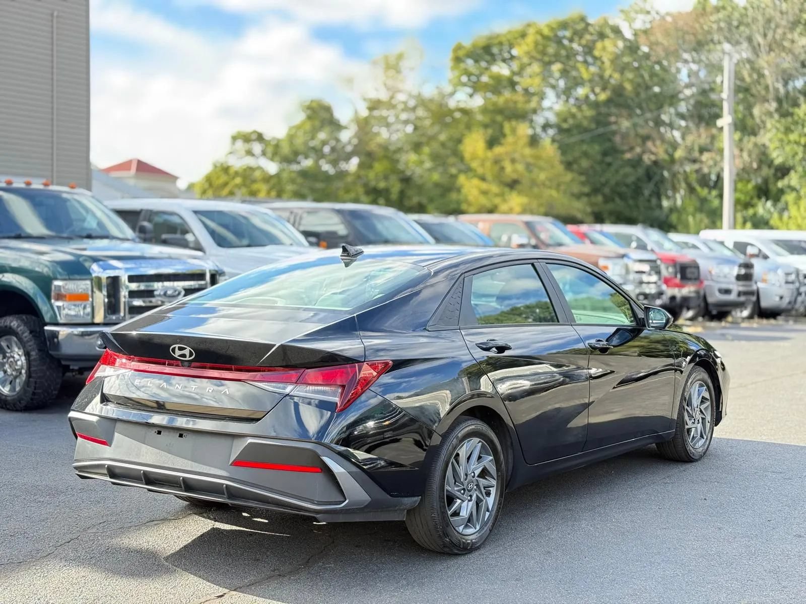 Used 2024 Hyundai Elantra SEL FWD image 8