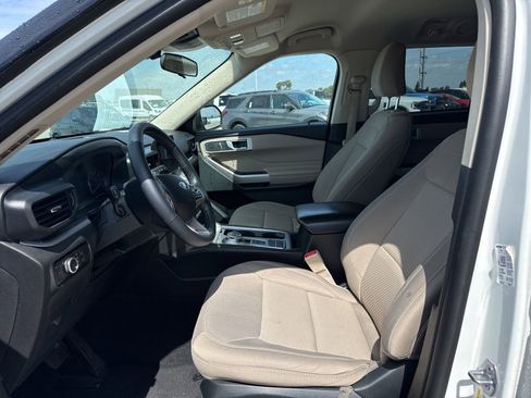 Used 2023 Ford Explorer XLT image 5