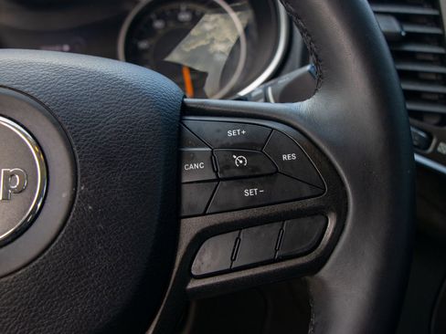 Used 2019 Jeep Cherokee Trailhawk image 26