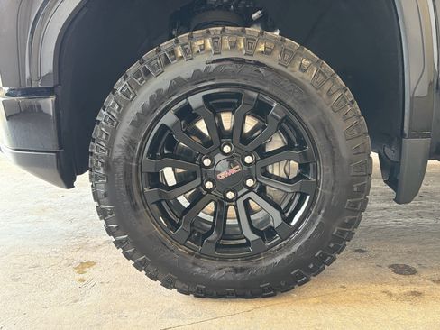 Used 2023 GMC Sierra 1500 AT4X image 12