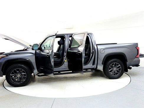 Used 2022 Toyota Tundra Platinum image 10