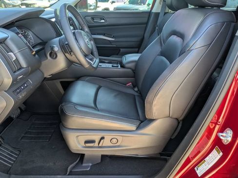 Used 2024 Nissan Pathfinder SL AWD/4WD image 13