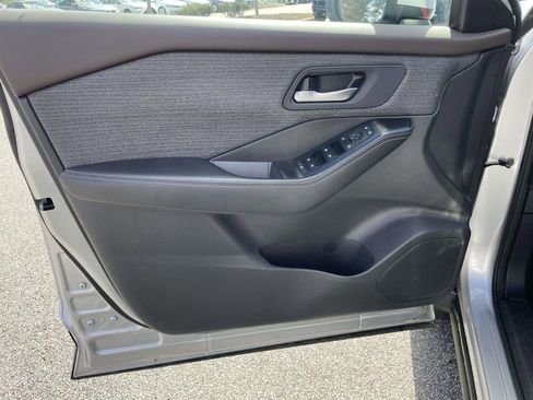 Used 2022 Nissan Rogue SV image 13