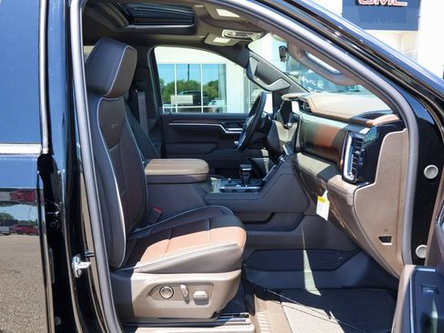New 2026 GMC Sierra 1500 Denali w/ Denali Reserve Package AWD/4WD image 33
