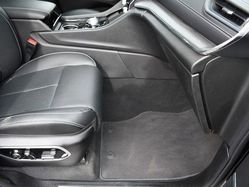 Used 2024 Jeep Grand Cherokee Overland w/ Advanced Protech Group III image 26