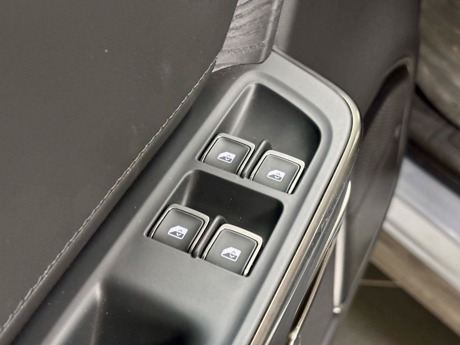 Used 2023 Rivian R1S Launch Edition Quad AWD/4WD image 14