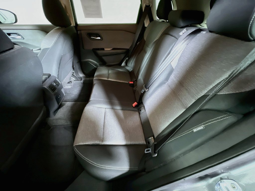 Used 2023 Nissan Rogue SV FWD image 21