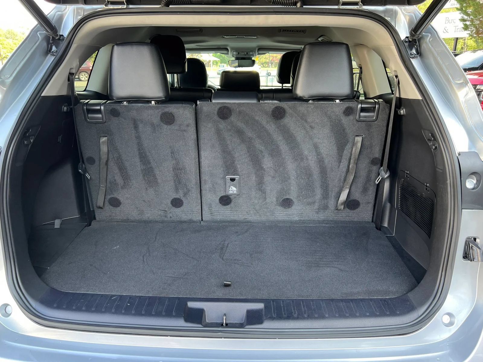 Used 2022 Toyota Highlander XLE AWD/4WD image 11