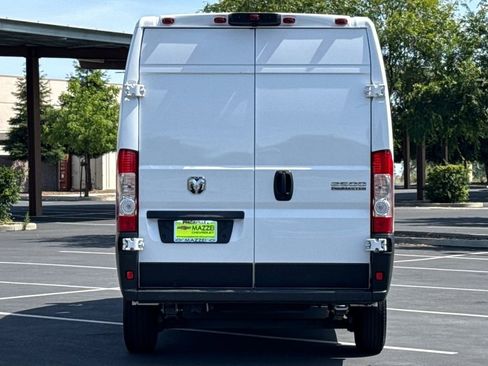 Used 2024 RAM ProMaster 2500 w/ Convenience Group FWD image 11
