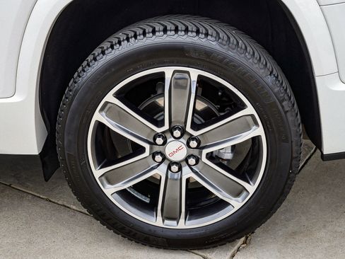 Used 2018 GMC Acadia Denali w/ Technology Package FWD image 13
