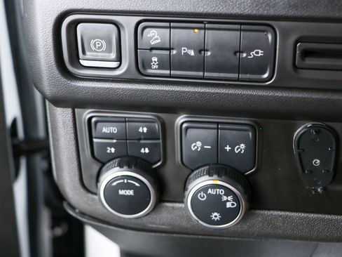 Used 2021 Chevrolet Tahoe Z71 AWD/4WD image 21