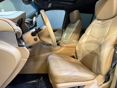 Used 2018 Cadillac Escalade Platinum image 5