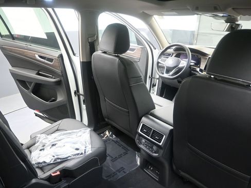 Certified 2025 Volkswagen Atlas SEL image 15