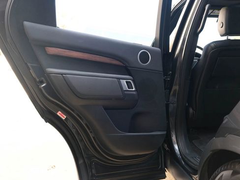 Used 2019 Land Rover Discovery HSE image 23