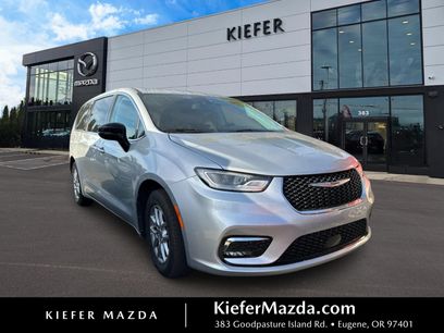 Used 2024 Chrysler Pacifica Touring-L