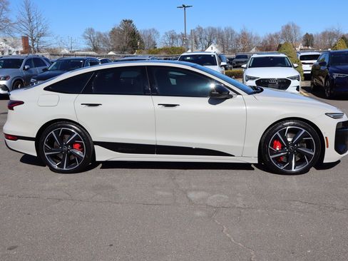 Used 2025 Audi S6 e-tron Prestige w/ 21" Black Optic Package image 4