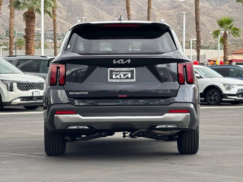 New 2026 Kia Sorento S image 4
