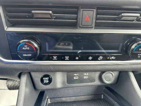 Used 2024 Nissan Rogue SV AWD/4WD image 31